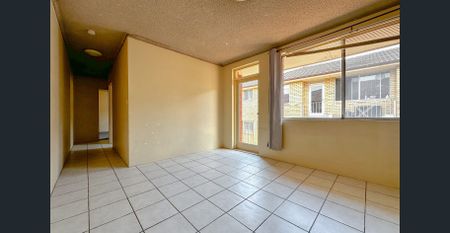 Beautiful natural light 2 Bedroom Unit in the heart of Harris Park - Photo 3