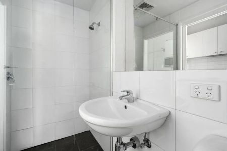 Boutique block with convenience and comfort - Photo 4