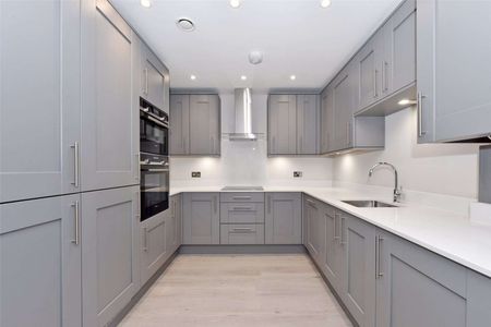 A beautifully presented two bedroom ground floor apartment, centrally located on Station Road - Photo 4