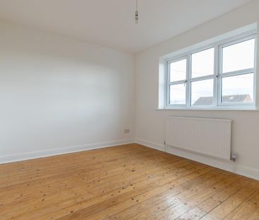 To Let 2 Bed House - Semi-Detached - Photo 3