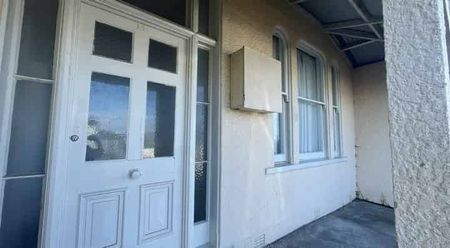 Modern Inner City Apartment - Photo 2