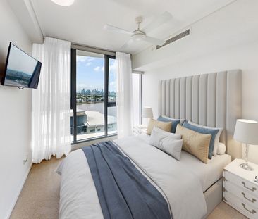 Executive One Bedroom Apartment with Stunning River & City views - Photo 2