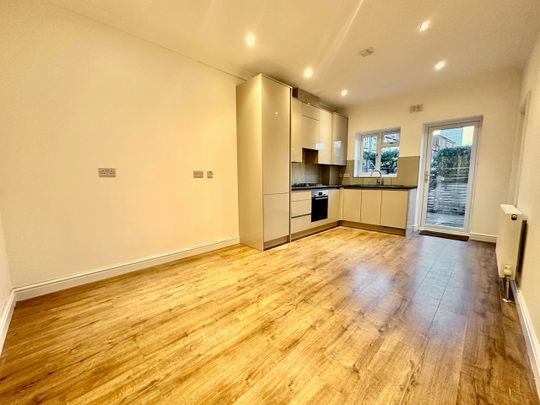 2 Bed Flat, Balfour Road, W3 - Photo 1