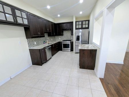 For Lease - 8 Wimbledon Court, Whitby, Ontario - Photo 2