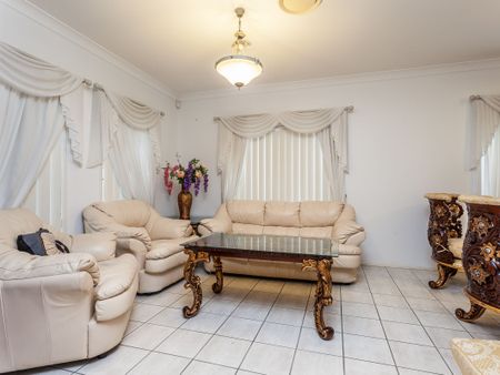 Superb Position close to Lake Eden & North Lakes Town Centre! Large Stylish Home is a must to inspect! - Photo 2