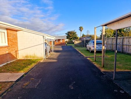 Secure & Charming 2 BR Unit in Papakura - Photo 4