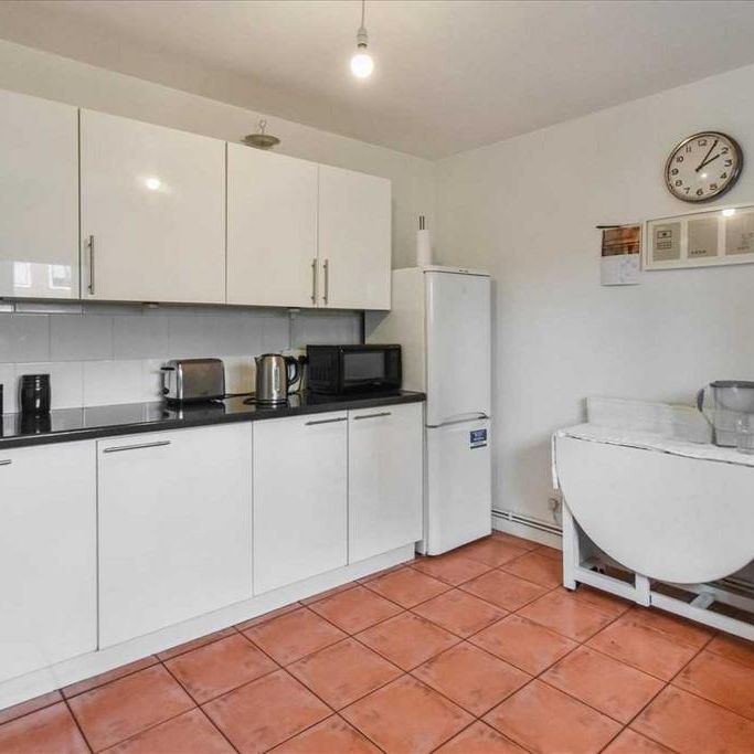 3 bedroom flat to rent - Photo 1