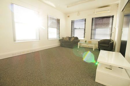 65 Back Flat High Street, Lincoln, Lincolnshire, LN5 8AD, United Kingdom - Photo 3