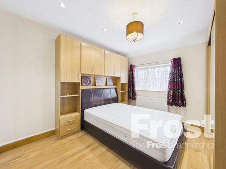 Warren Close, Slough, Berkshire,SL3 - Photo 3