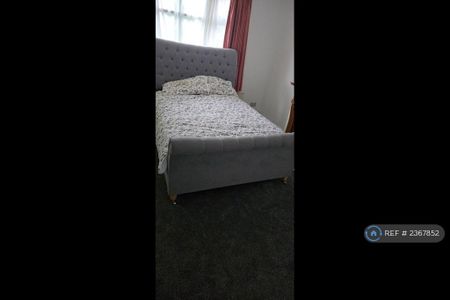 1 bedroom in a house share to rent - Photo 5