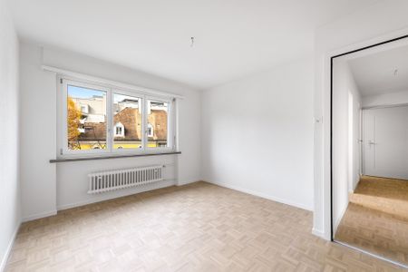 In the heart of Zurich-Wiedikon – freshly renovated! - Photo 4