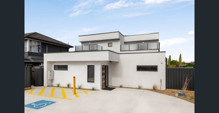 Fully Furnished Ensuite Room, Purpose-Built Shared Living – SINGLE OCCUPANTS ONLY - Photo 4