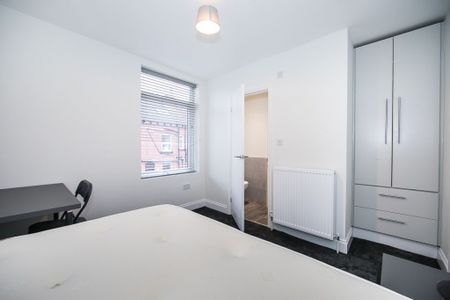 Hessle View, Hyde Park, Leeds - Photo 5