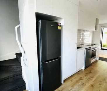 2-Bedroom Townhouse in New Lynn Central - Photo 2