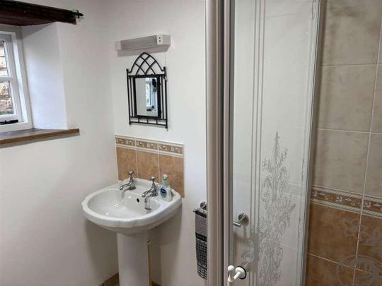 Mousetrap Lane, Bourton-on-the-water, GL54 - Photo 1