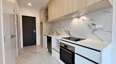 Modern Comfort in the Heart of Te Atatu Peninsula - Photo 3