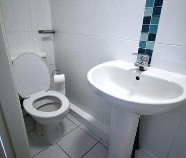 Flat 4, 30 Kelso Road, LS2 9PR, Leeds - Photo 4