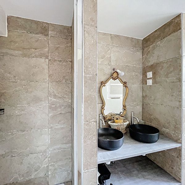 A LOUER AVIGNON ( 84000 ) PREMIERE CEINTURE EXTRAMUROS : Maison 3pièces sur 1 étage, avec cour et climatisée !!, - Photo 1