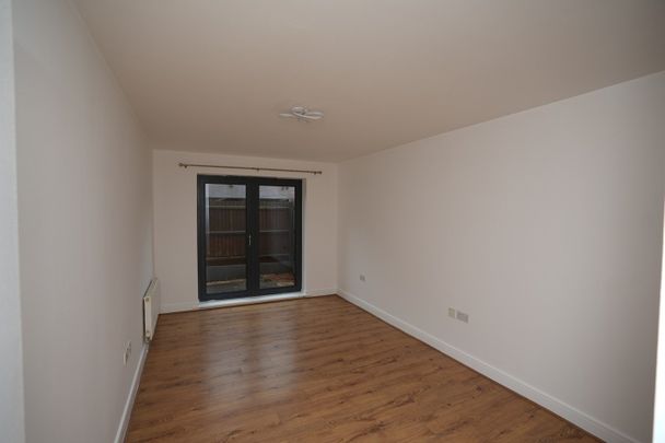 Studio Flat, Invito House, IG2 - Photo 1