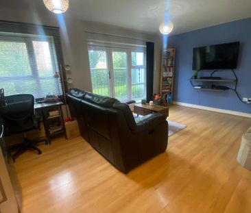 1 bedroom in a flat share to rent - Photo 3