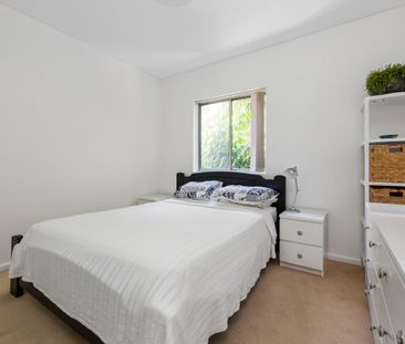 Spacious Two Bedroom Apartment in Convenient Location - Photo 3