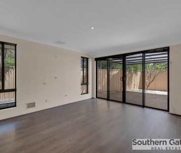 Spacious 3 bedroom 2 bathroom home - Photo 6