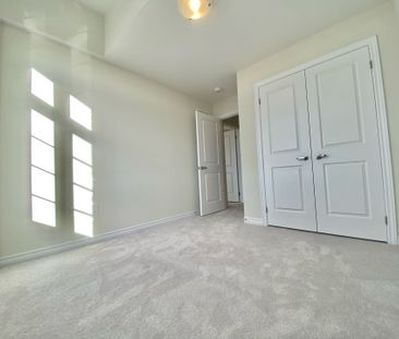 For Lease - 21 Viola St. Street, East Gwillimbury, Ontario - Photo 5