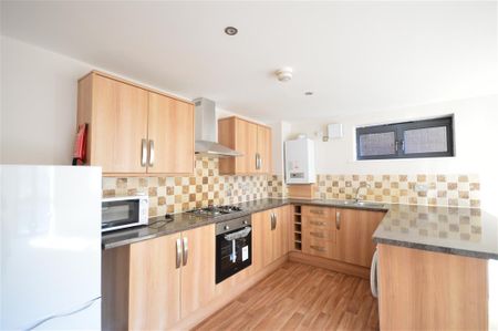 2 bedroom flat - Photo 4