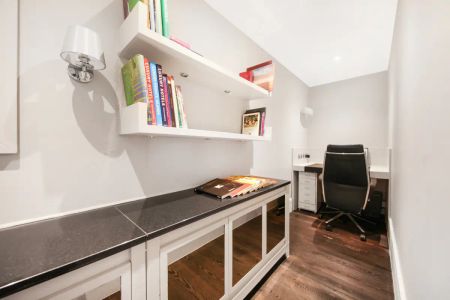 3 bedroom flat in St John's Wood - Photo 3