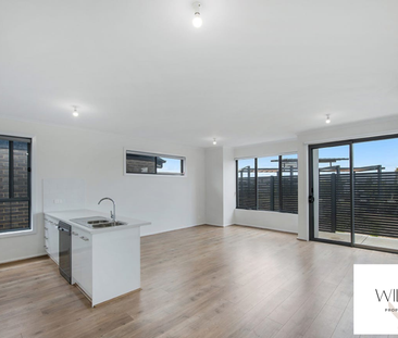 Contemporary & Stylish - Photo 2