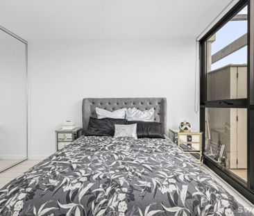 Chic one bedroom apartment with bay views in prime location - Photo 6