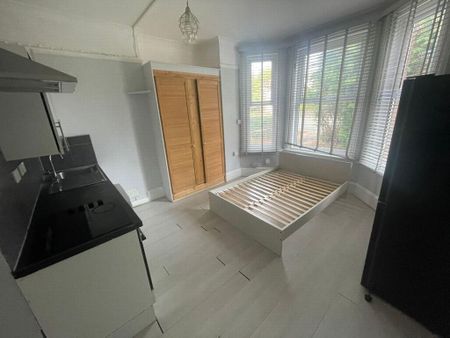 Studio to rent - Photo 3