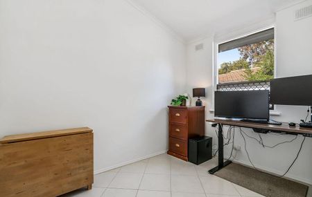 Bright, Low-Maintenance Unit in a convenient Location - Photo 3