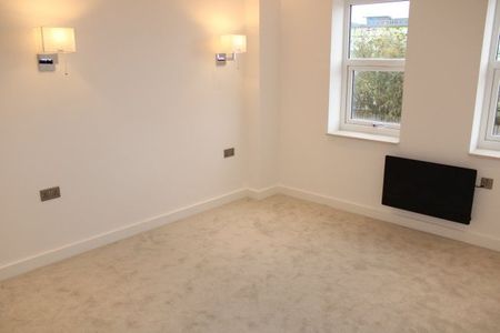 Crescent House, Rugby, CV21 - Photo 3