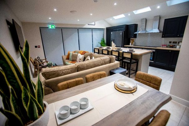 9 bedroom house to rent - Photo 1