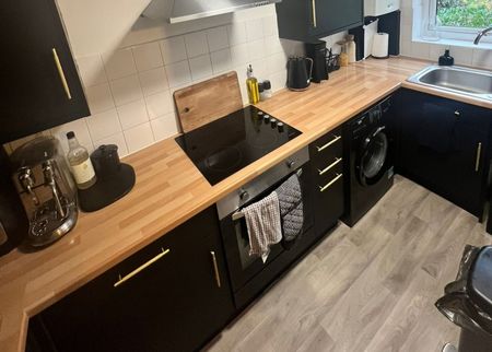 Knaphill, Woking - Photo 3