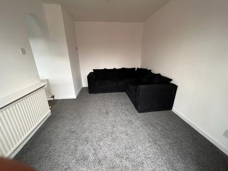 4 bedroom semi-detached house to rent - Photo 4
