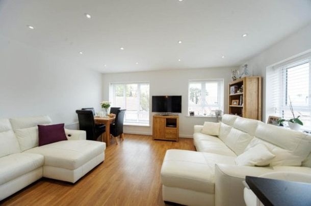 Damson Way, Carshalton Beeches, SM5 - Photo 1