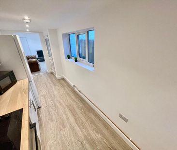 4 bedroom house of multiple occupation to rent - Photo 2