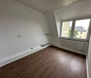 SCHADE HAUSVERWALTUNG - Renovierte 4,5-Zimmerwohnung in zentraler L... - Photo 1