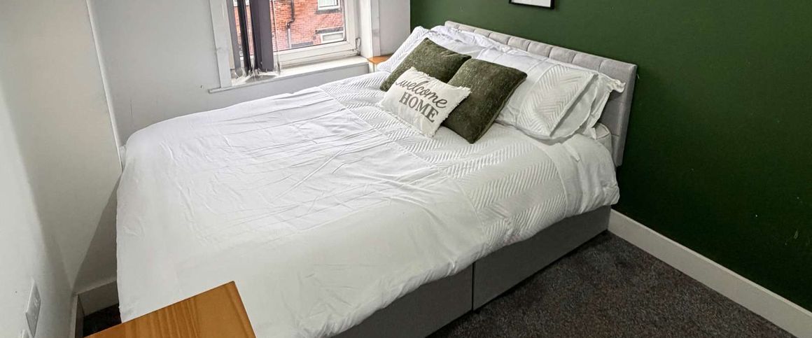 Tonge Moor Road Room 3 - Photo 1