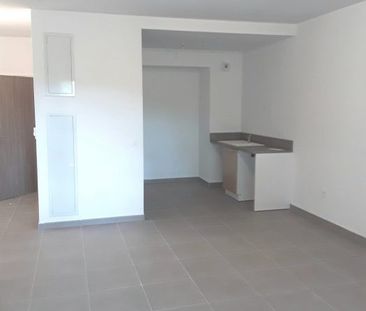 T3 AVEC LOGGIA ET PARKING - Photo 1