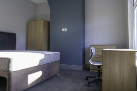 1 bedroom in a house share to rent - Photo 2