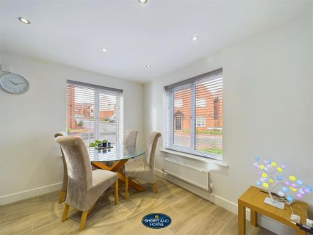 Roger Blythebrook Avenue, Keresley, Coventry - Photo 3