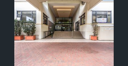 Spacious Apartment in Great Location - Photo 5