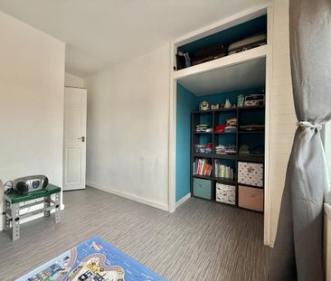 3 bedroom end of terrace house to rent - Photo 3