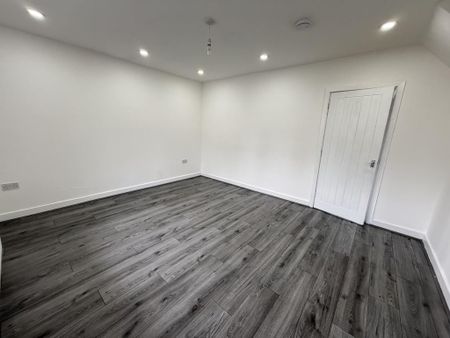 3 bedroom end of terrace house to rent - Photo 2