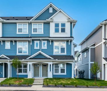 END UNIT | 3 BEDS | 3.5 BATHS | DB GARAGE & DRIVEWAY | CLOSE TO SCH... - Photo 1
