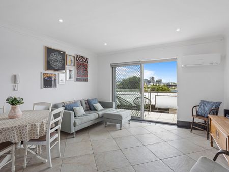 Fully Furnished Apartment in Ideal New Farm Location - Photo 4