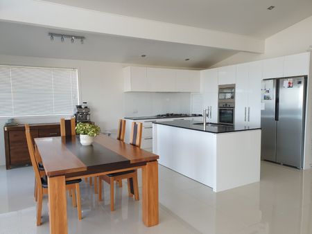 Property Management72 Churchill Road, Murrays Bay - House for Rent - Photo 5